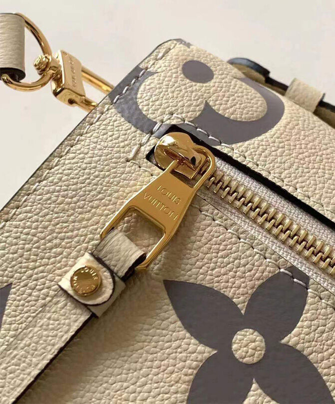 Louis Vuitton Pochette Metis Exclusively Online M45596 Cream
